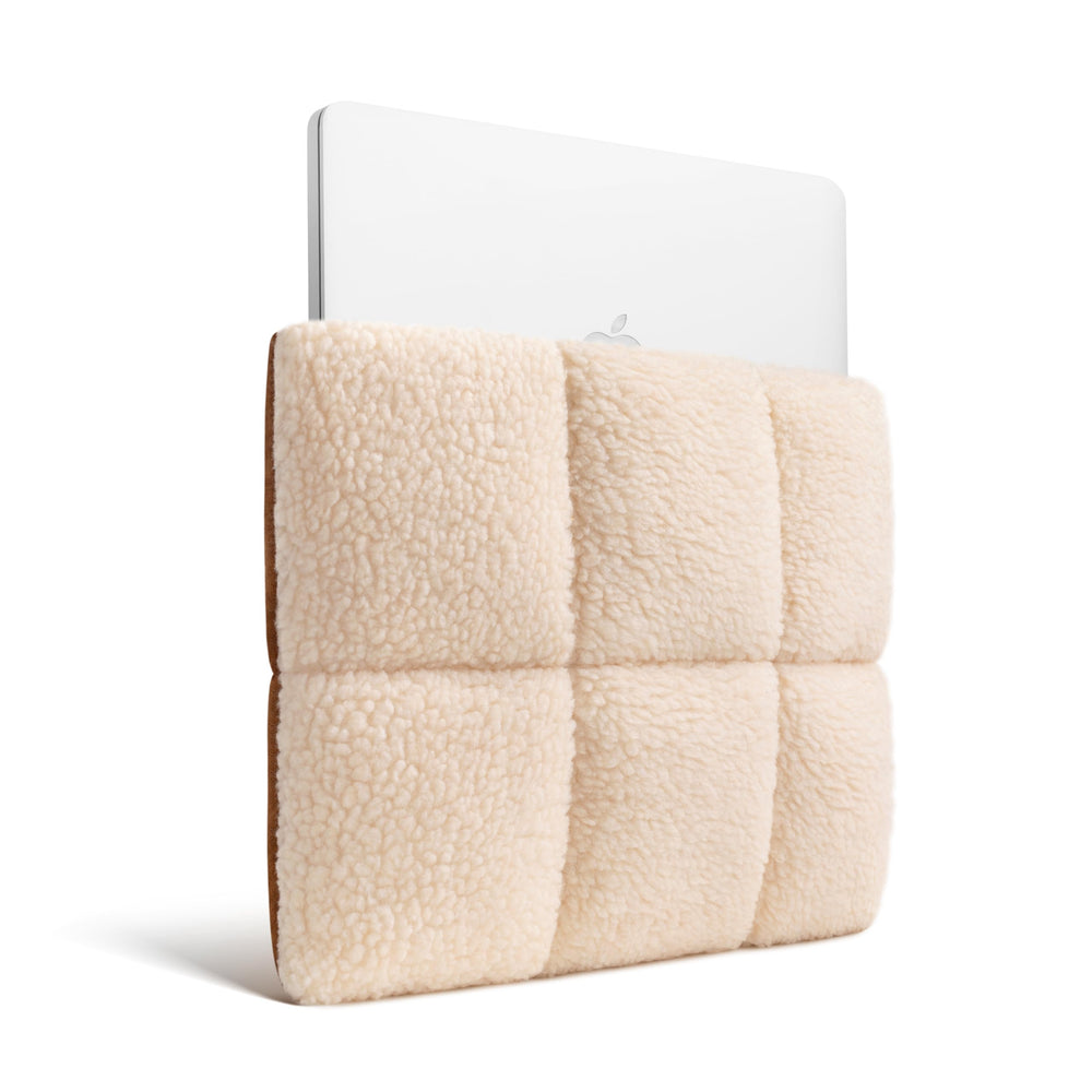 Peluş Laptop Kılıfı