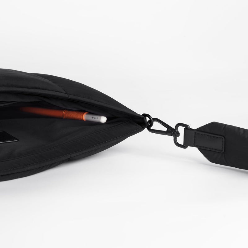 Suya Dayanıklı Askılı Puffy iPad Air/Pro Tablet Çantası - M5/M4/M3/M2/M1 Uyumlu - Siyah