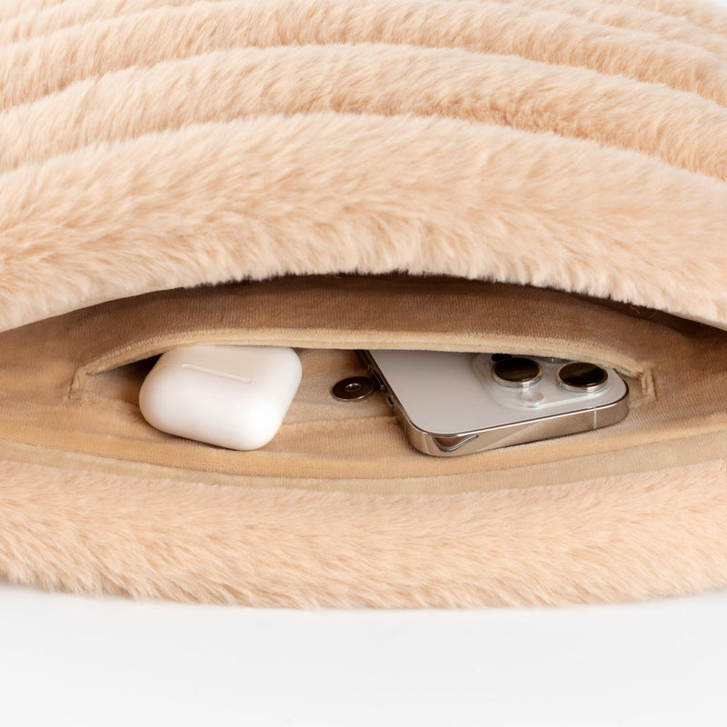 Puffy Laptop Kılıfı 13” 14” 15” – MacBook Air & Pro Uyumlu, Peluş, Mıknatıslı ve Yumuşak Koruma - Camel