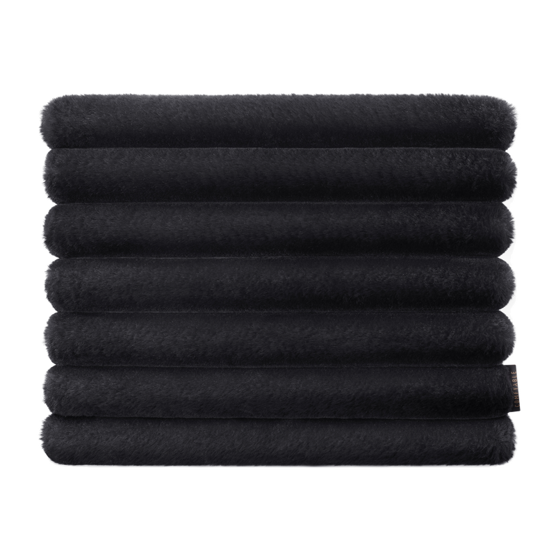 Puffy Laptop Kılıfı 13” 14” 15” – MacBook Air & Pro Uyumlu, Peluş, Mıknatıslı ve Yumuşak Koruma - Siyah