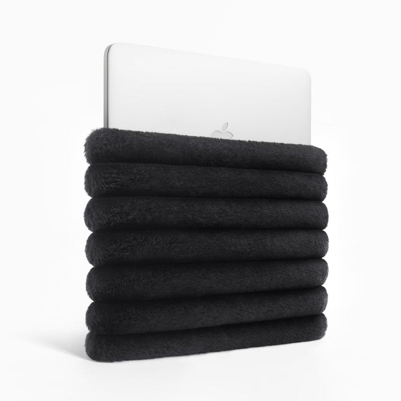 Puffy Laptop Kılıfı 13” 14” 15” – MacBook Air & Pro Uyumlu, Peluş, Mıknatıslı ve Yumuşak Koruma - Siyah