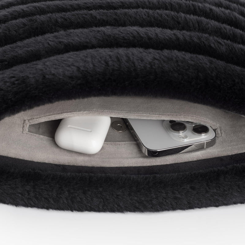 Puffy Laptop Kılıfı 13” 14” 15” – MacBook Air & Pro Uyumlu, Peluş, Mıknatıslı ve Yumuşak Koruma - Siyah