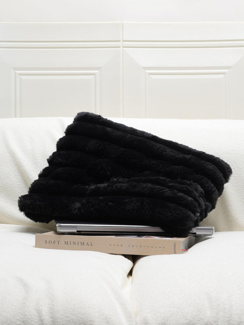 Puffy Laptop Kılıfı 13” 14” 15” – MacBook Air & Pro Uyumlu, Peluş, Mıknatıslı ve Yumuşak Koruma - Siyah