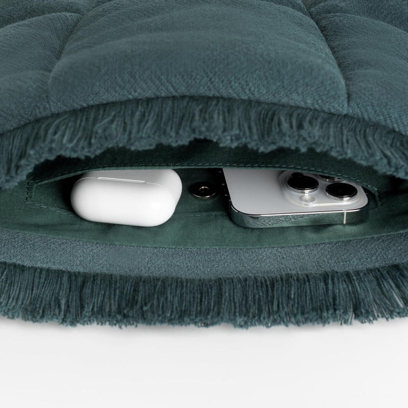 Puffy Laptop Kılıfı 13”–16” – MacBook Air & Pro Uyumlu, Püsküllü Keten Dokulu, Mıknatıslı Yumuşak Koruma - Ördek Yeşili