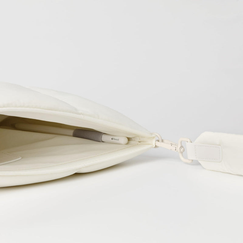 Suya Dayanıklı Askılı Puffy iPad Air/Pro Tablet Çantası - M5/M4/M3/M2/M1 Uyumlu - Prinç Rengi