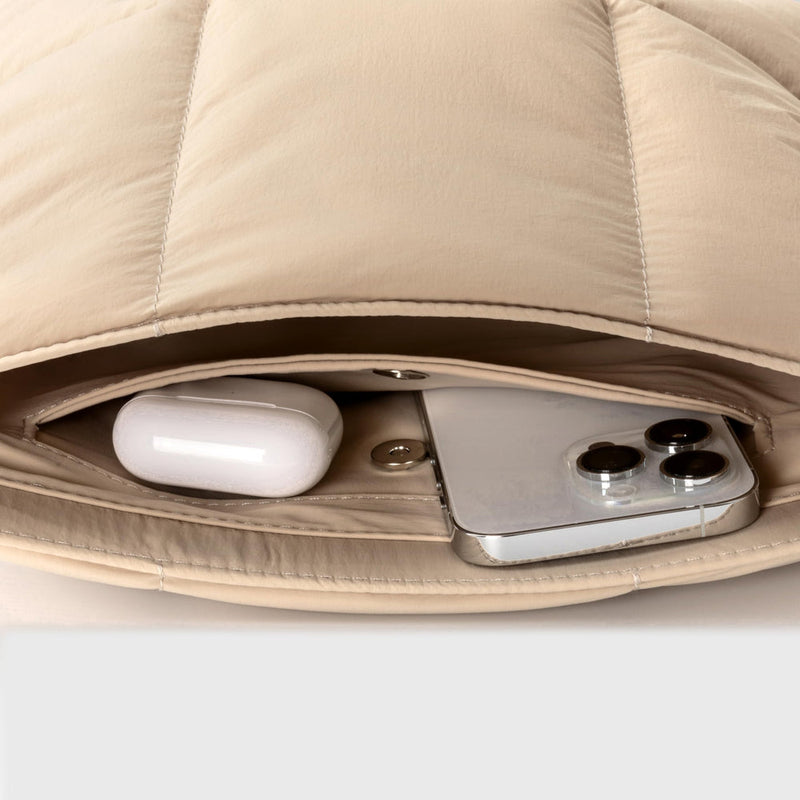 Suya Dayanıklı Askılı Puffy iPad Air/Pro Tablet Çantası - M5/M4/M3/M2/M1 Uyumlu - Yulaf Rengi