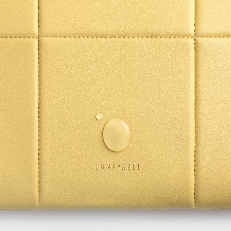 Suya Dayanıklı Kapitoneli MacBook Air/Pro Laptop Kılıfı - M5/M4/M3/M2/M1 Uyumlu - Hardal