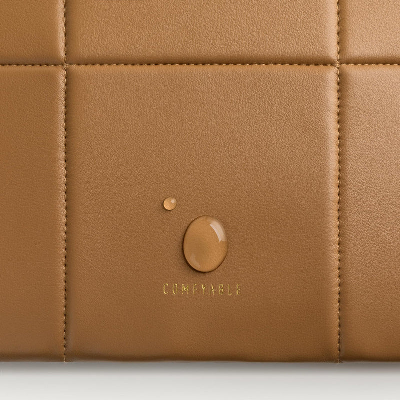 Suya Dayanıklı Kapitoneli MacBook Air/Pro Laptop Kılıfı - M5/M4/M3/M2/M1 Uyumlu - Kahverengi