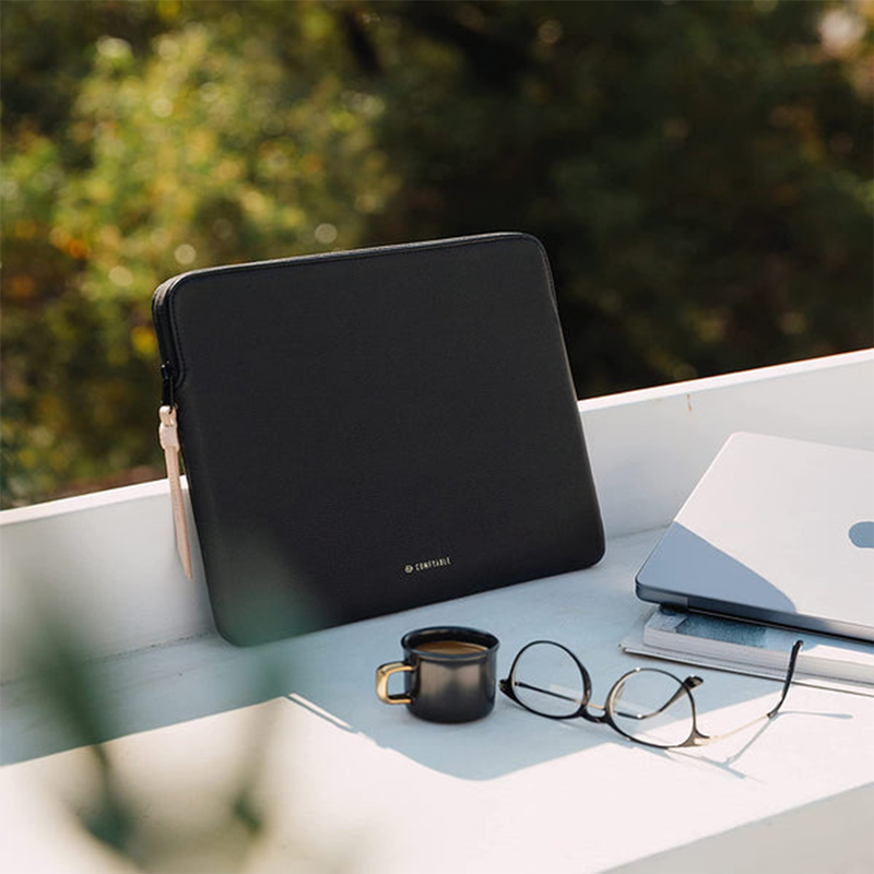 Suya Dayanıklı MacBook Air/Pro Laptop Kılıfı - M5/M4/M3/M2/M1 Uyumlu - Çakıl Siyah