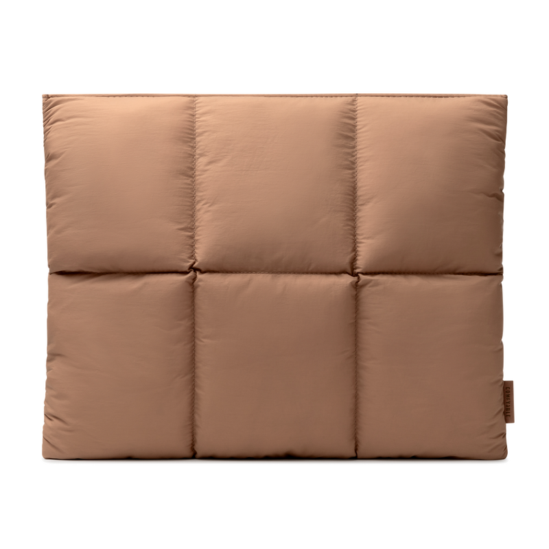 Suya Dayanıklı Puffy MacBook Air/Pro Laptop Kılıfı - M5/M4/M3/M2/M1 Uyumlu - Karamel