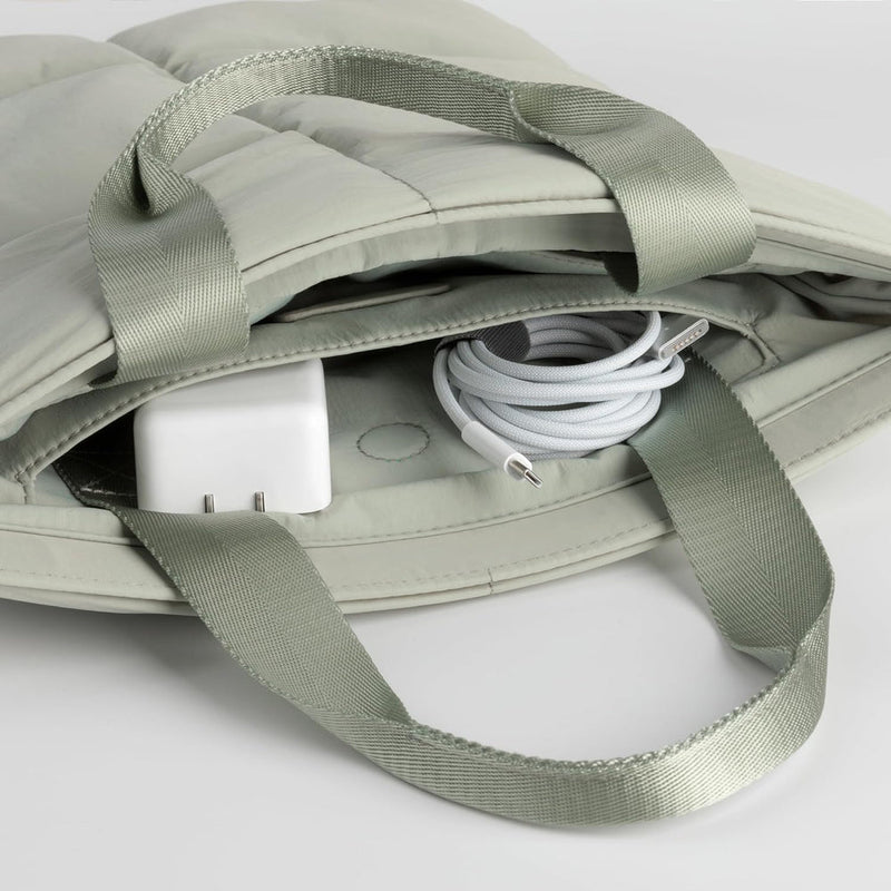 Suya Dayanıklı Puffy MacBook Air/Pro Laptop Kılıfı - Tutma Saplı - M5/M4/M3/M2/M1 Uyumlu - Taş Yeşili